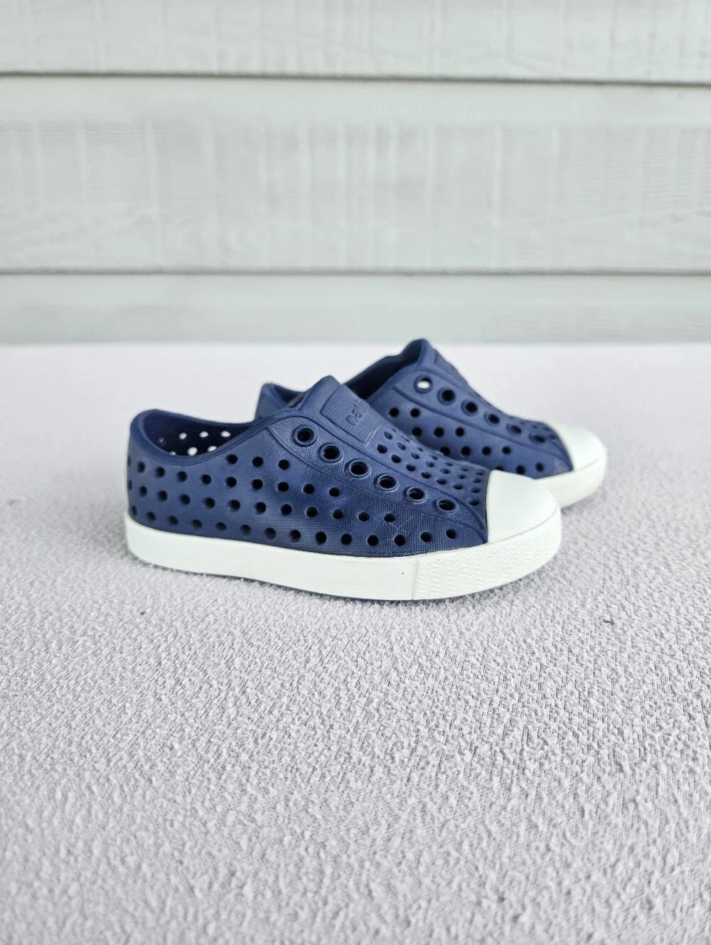 Native Jefferson Navy White SZ C5 Slip-On Breathable Water Shoes